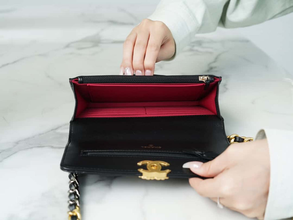 Chanel 19 WOC Wallet On Chain AP0957 Black Flap Bag product image 5, provided for visual reference and product detail review