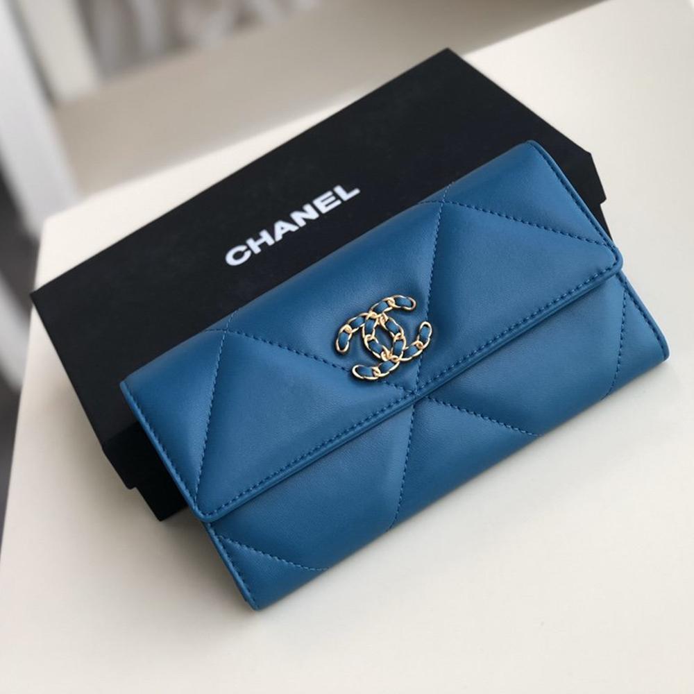 Chanel 19 Quilted Flap Wallet product image 3, provided for visual reference and product detail review