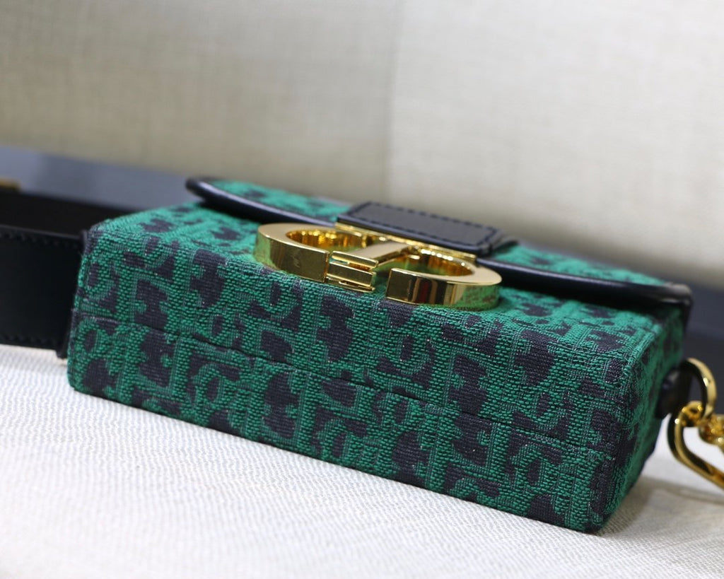 Dior 30 Montaigne Mini Box 17.5cm 002 product image 3, provided for visual reference and product detail review