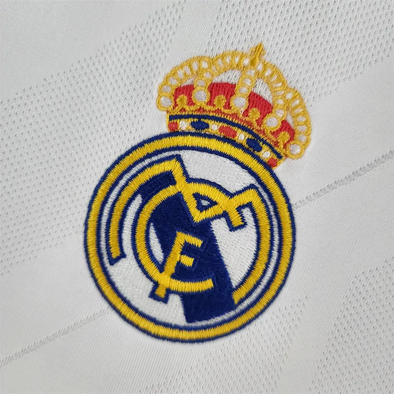 Retro-Real-Madrid-Home-Kit-17/18-Football-Jersey product image 2