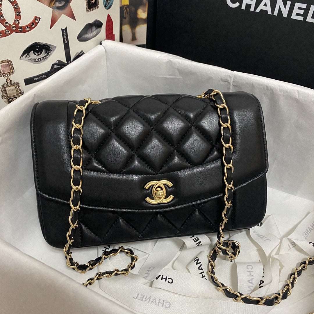 Chanel Flap Bag Black product image 1, provided for visual reference and product detail review