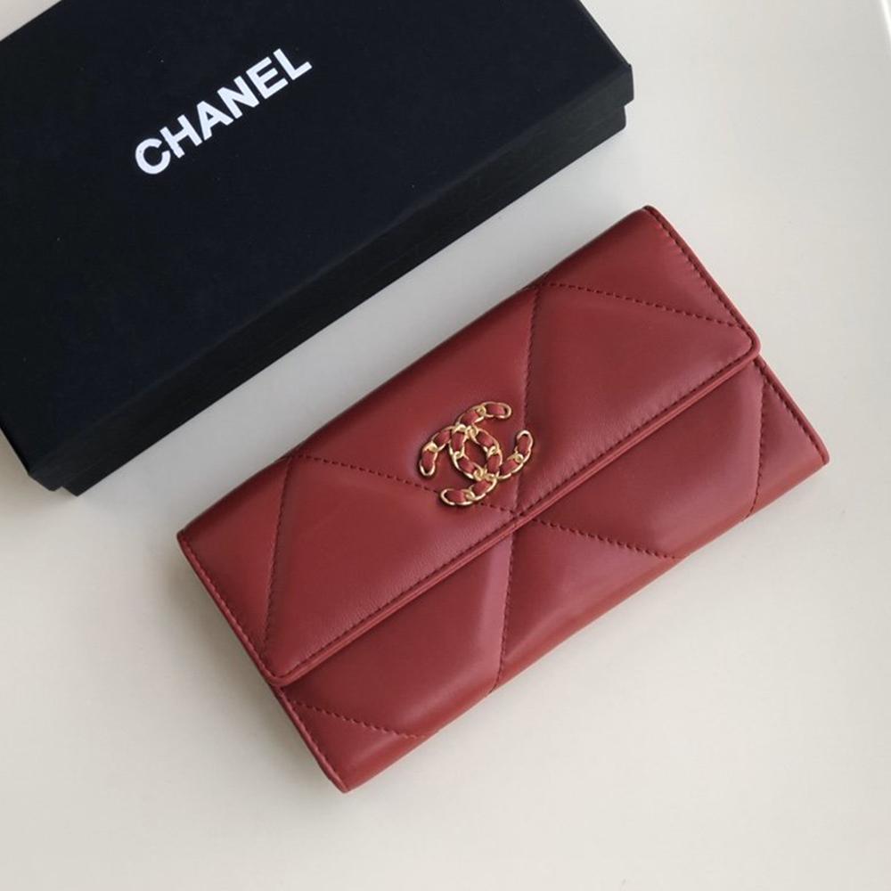 Chanel 19 Quilted Flap Wallet - Red product image 2, provided for visual reference and product detail review