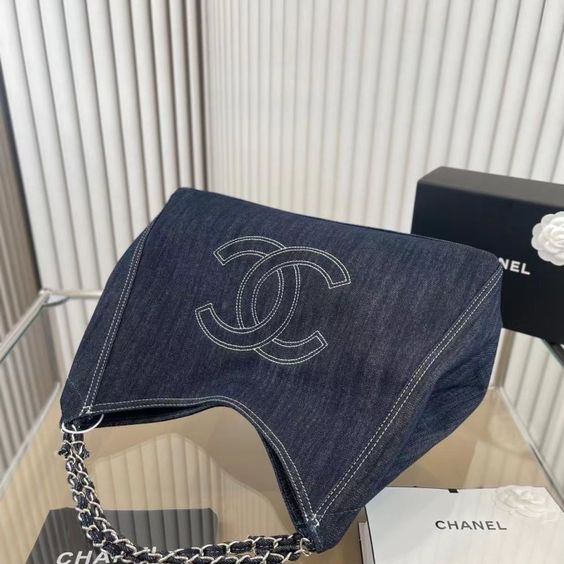 YSL Large Capacity Denim Tote Bag - Demin product image 6, provided for visual reference and product detail review