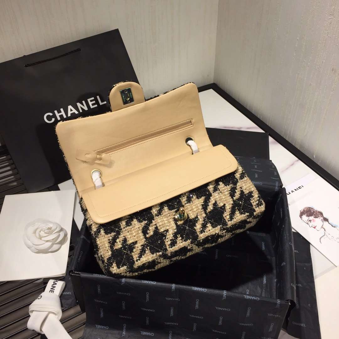 Chanel 19 Tweed Flap Bag Black and Beige product image 7, provided for visual reference and product detail review