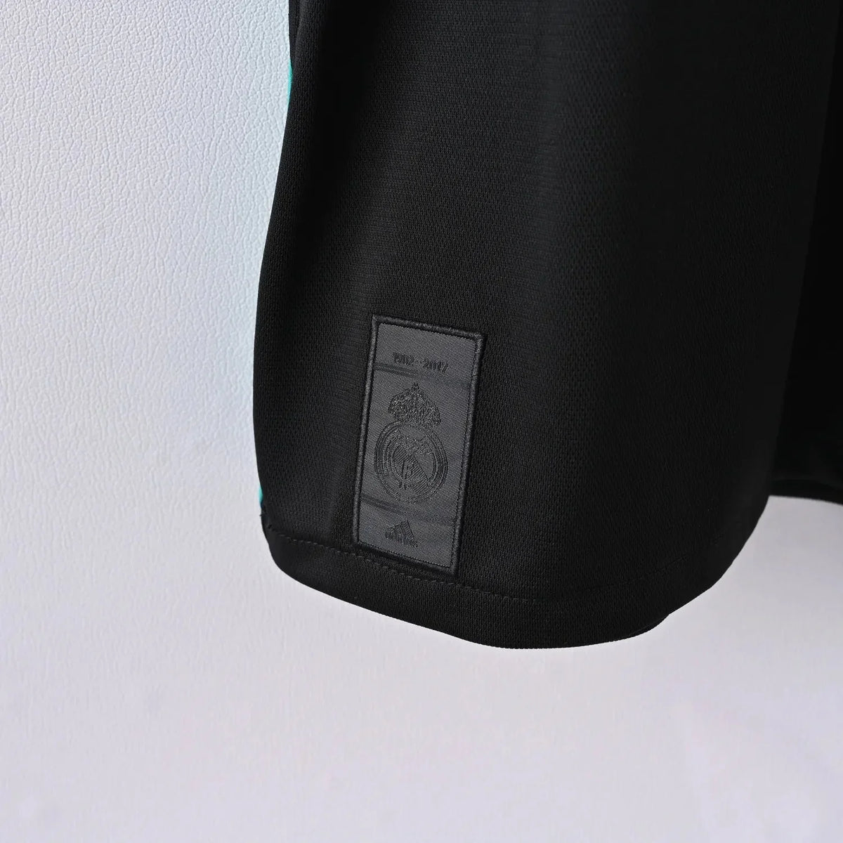 Retro-Real-Madrid-Away-Kit-17/18-Football-Jersey product image 7