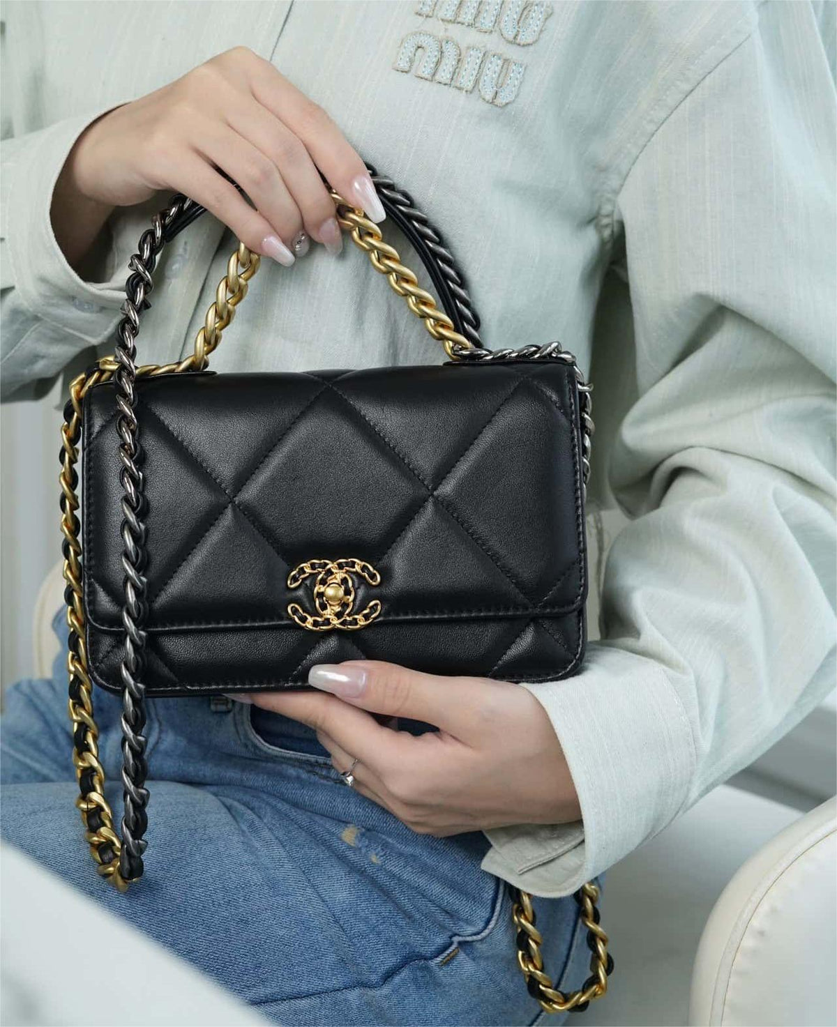 Chanel 19 WOC Wallet On Chain AP0957 Black Flap Bag product image 3, provided for visual reference and product detail review