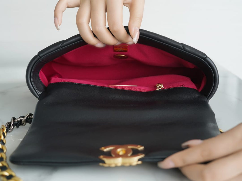 Chanel 19BAG AS1160 Black Gold Buckle Bag Small 26CM product image 8, provided for visual reference and product detail review