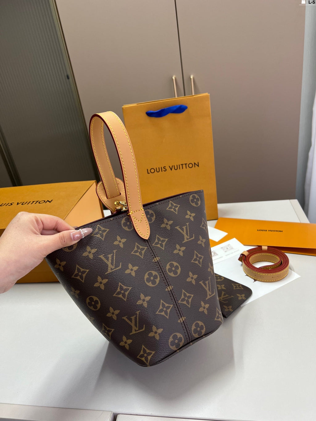 Louis Vuitton LV Vintage Bucket Tote Bag - Brown product image 5, provided for visual reference and product detail review
