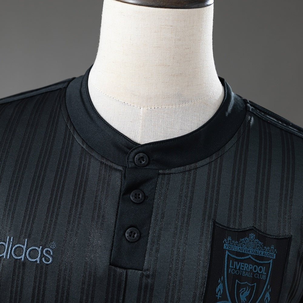 Retro Liverpool Black Jersey 1995-96 Long Sleeves Football product image 3