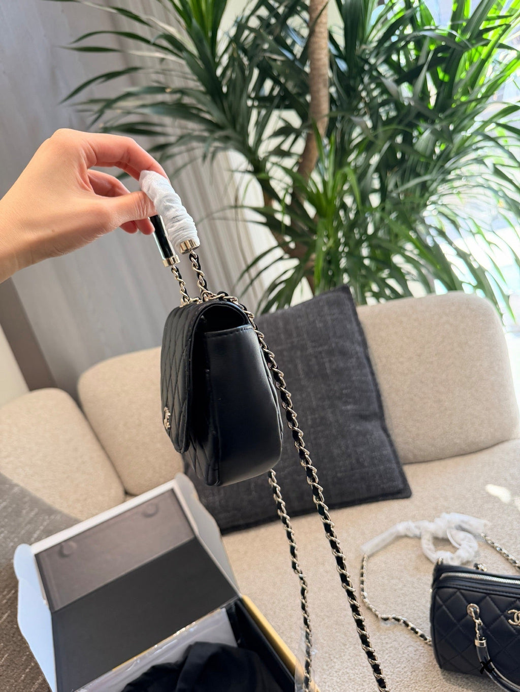 Serenityll 2001119 Chanel Bag product image 2, provided for visual reference and product detail review