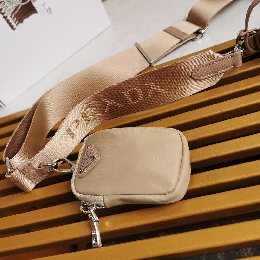 Prada Re-Edition 2005 Nylon Bag product image 9, provided for visual reference and product detail review