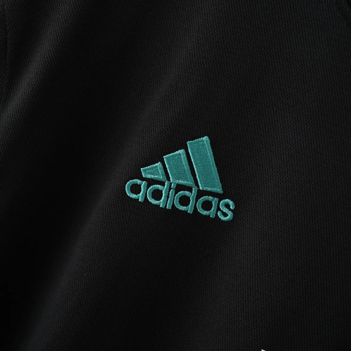 Retro-Real-Madrid-Away-Kit-17/18-Football-Jersey product image 8