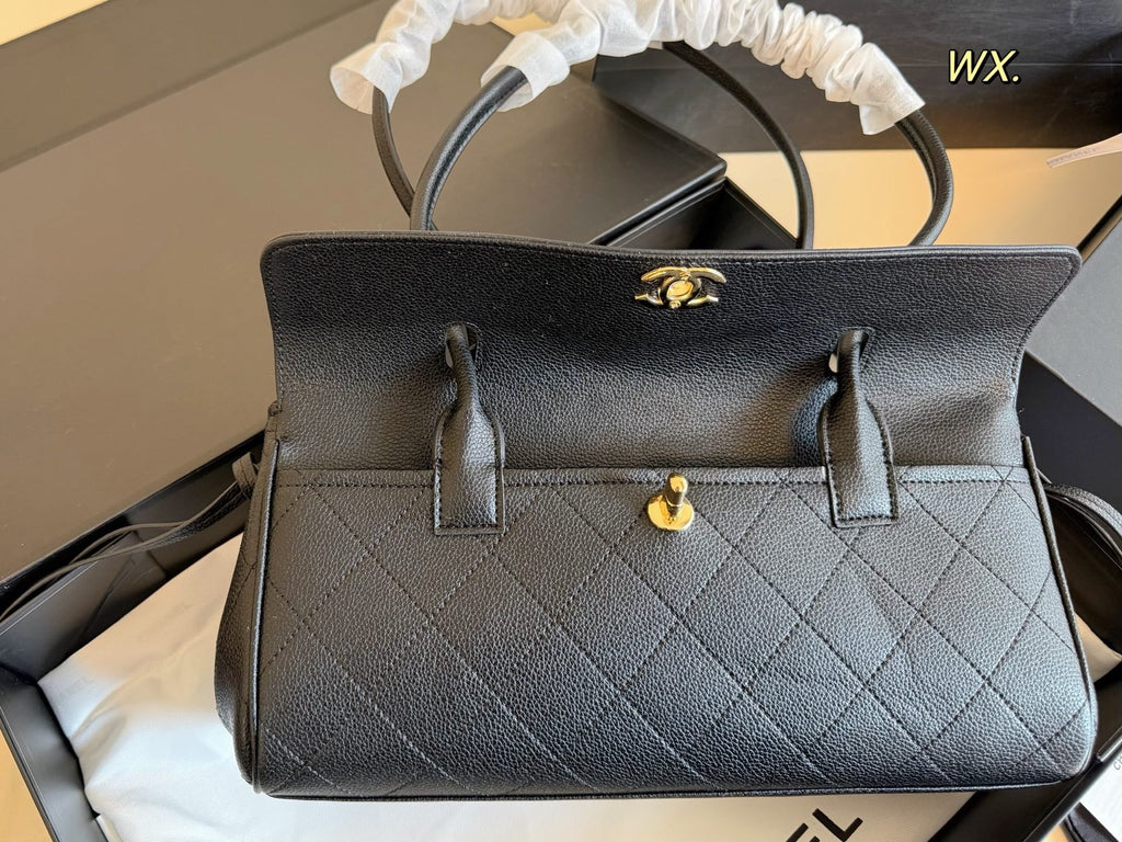 Serenityll 200106 Chanel Bag 31cm*15cm product image 5, provided for visual reference and product detail review