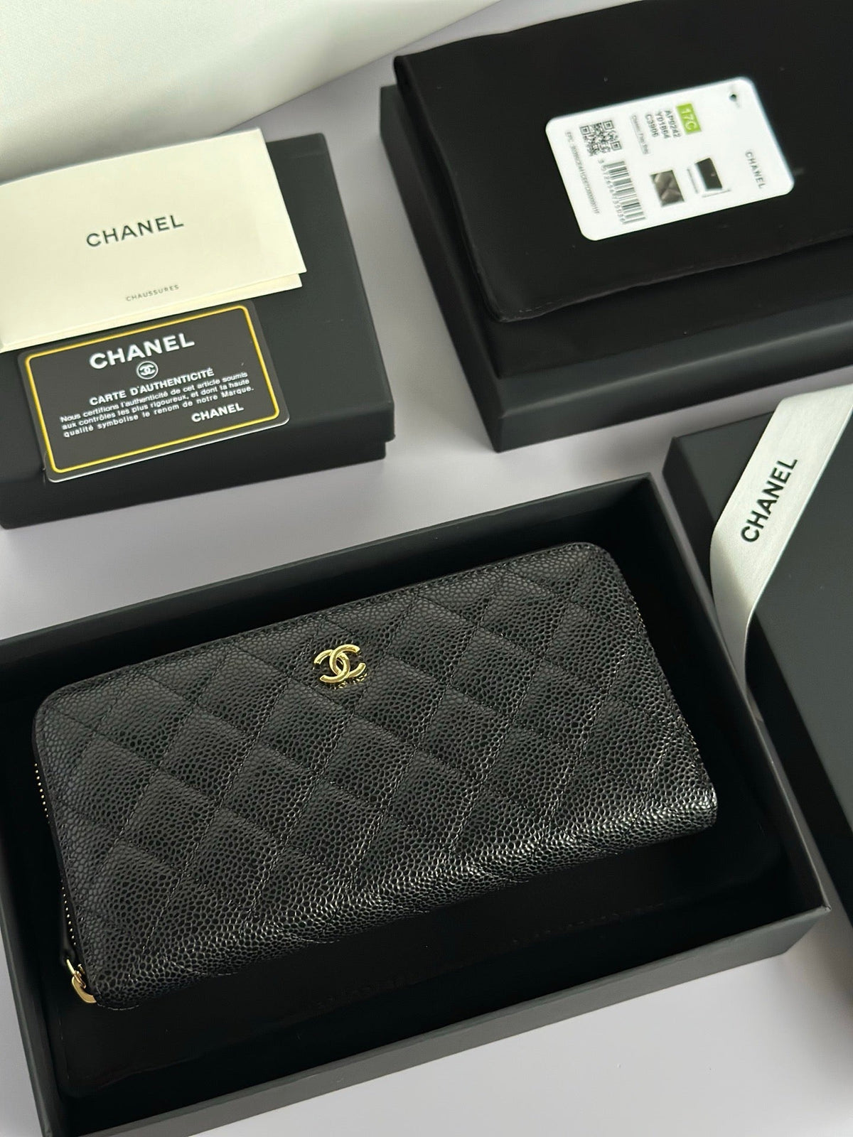 Serenityll 2001126 Chanel Bag product image 1, provided for visual reference and product detail review