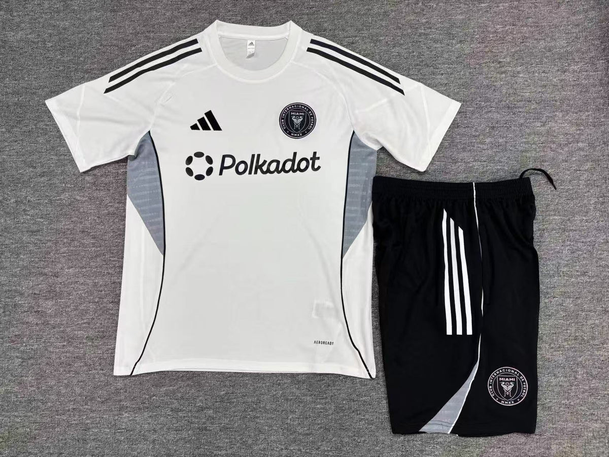 Kids Inter Miami Training Tracksuits 25/26 Football Kit product image 2