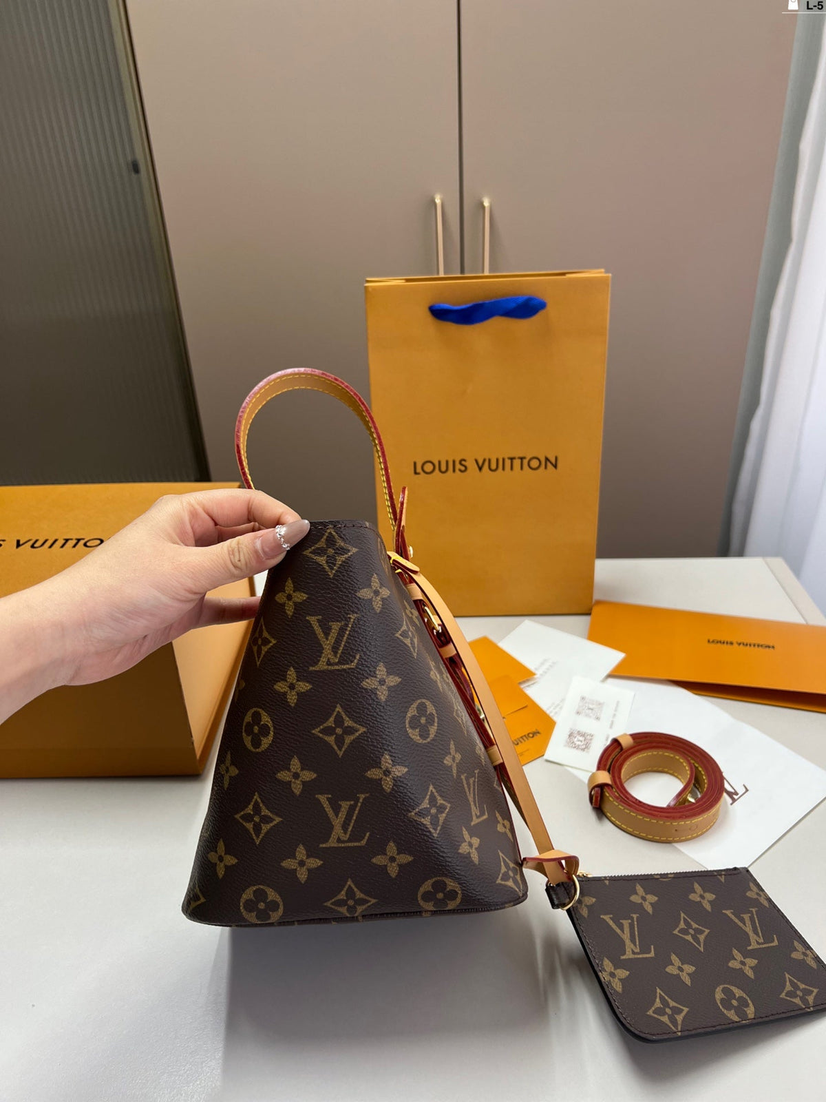 Louis Vuitton LV Vintage Bucket Tote Bag - Brown product image 3, provided for visual reference and product detail review