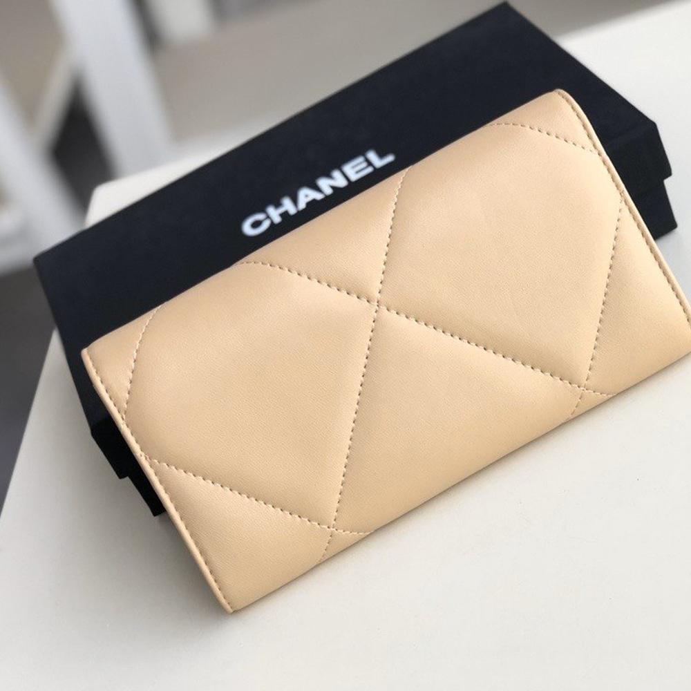 Chanel 19 Quilted Flap Wallet Long Goatskin product image 4, provided for visual reference and product detail review