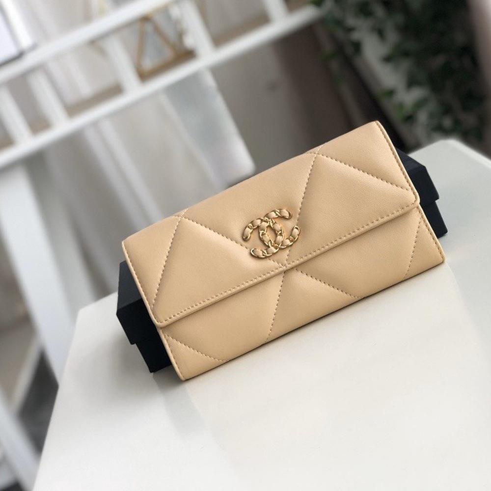 Chanel 19 Quilted Flap Wallet Long Goatskin product image 2, provided for visual reference and product detail review