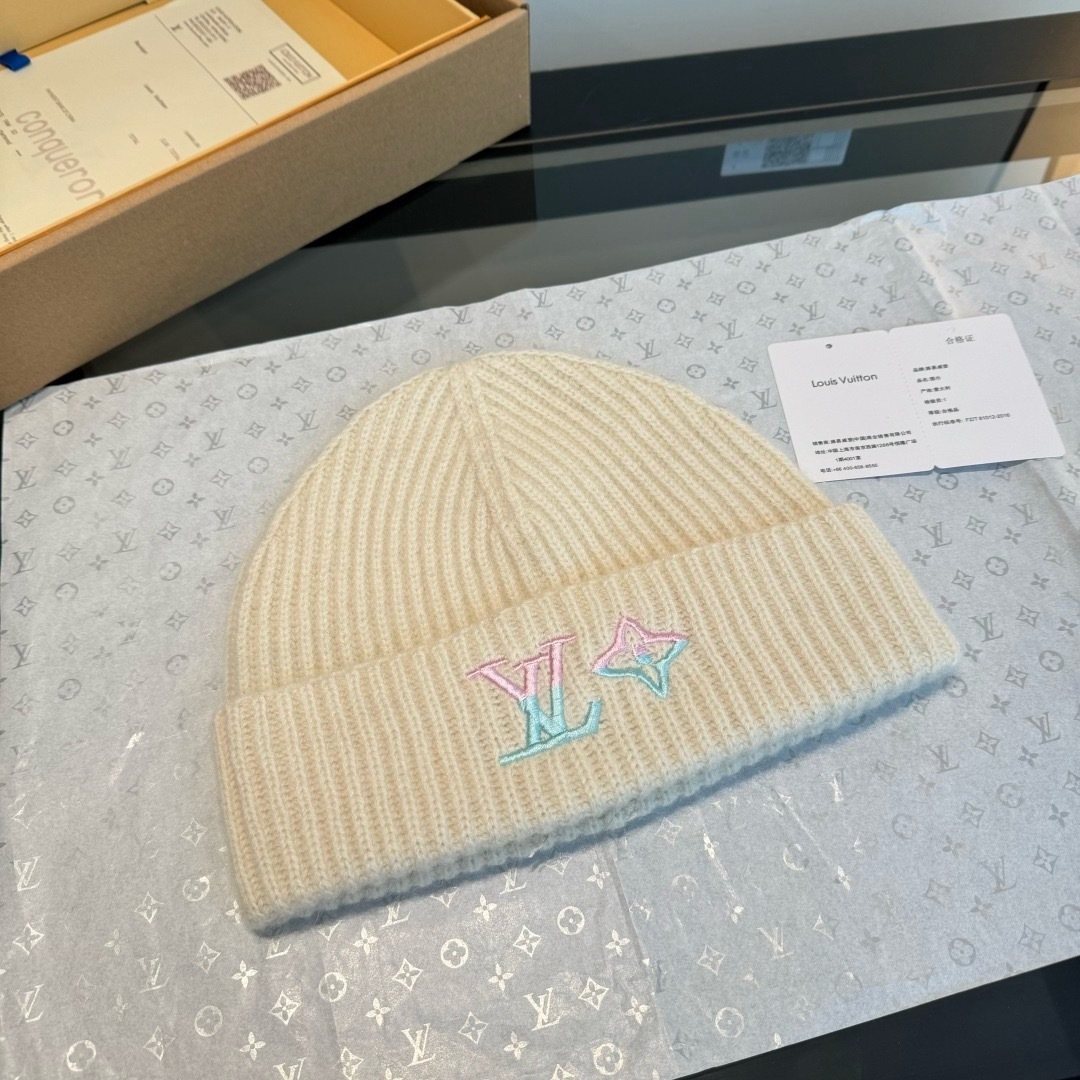 Louis Vuitton Cream Rib-Knit Scarf and Beanie Set product image 6, provided for visual reference and product detail review