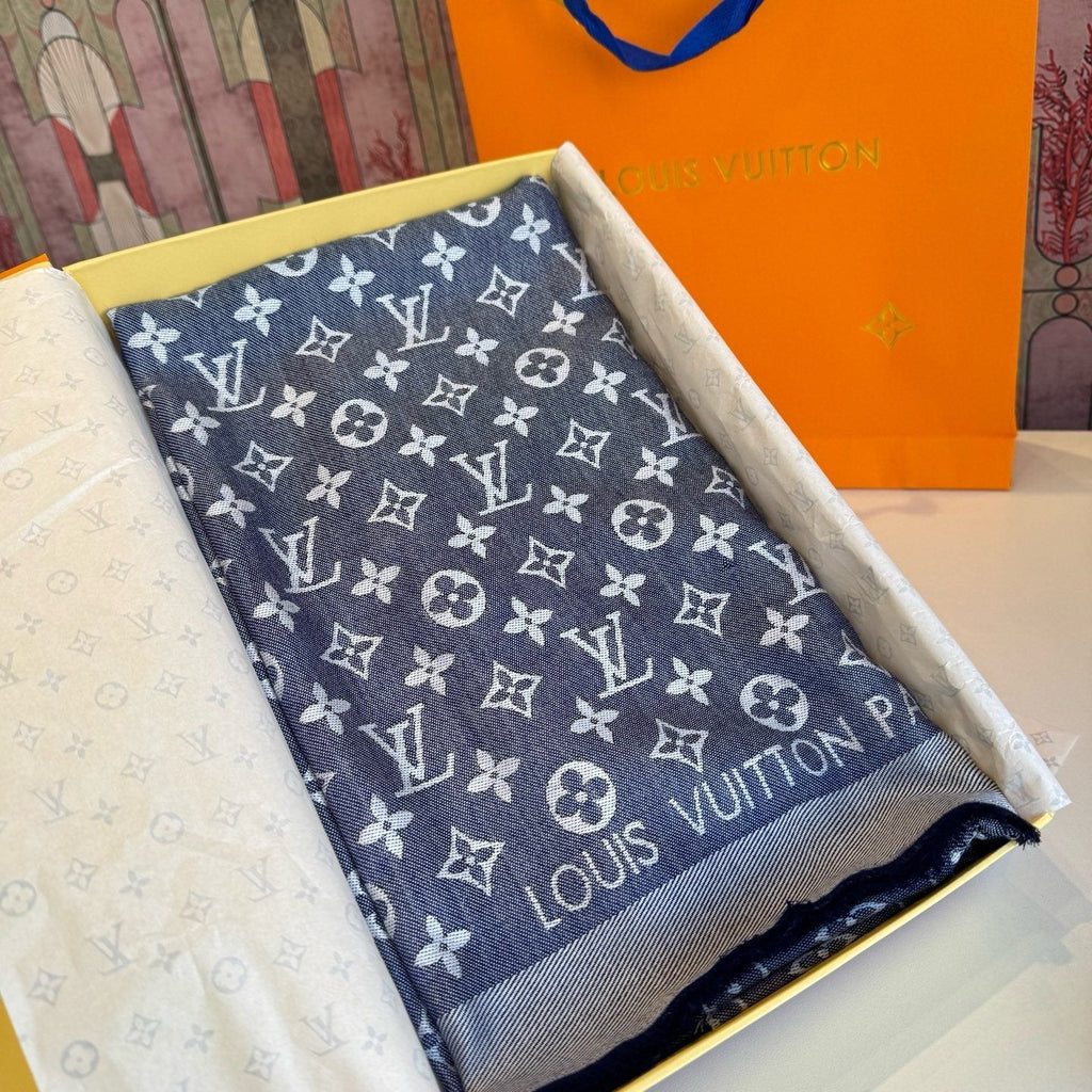 Louis Vuitton Patterned Woven Scarf product image 2, provided for visual reference and product detail review