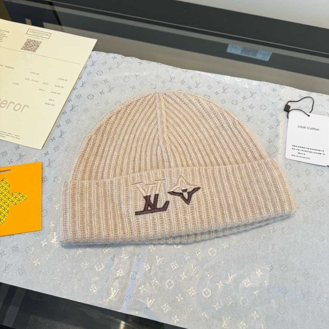 Louis Vuitton Cream Beige Beanie & Scarf Set product image 8, provided for visual reference and product detail review