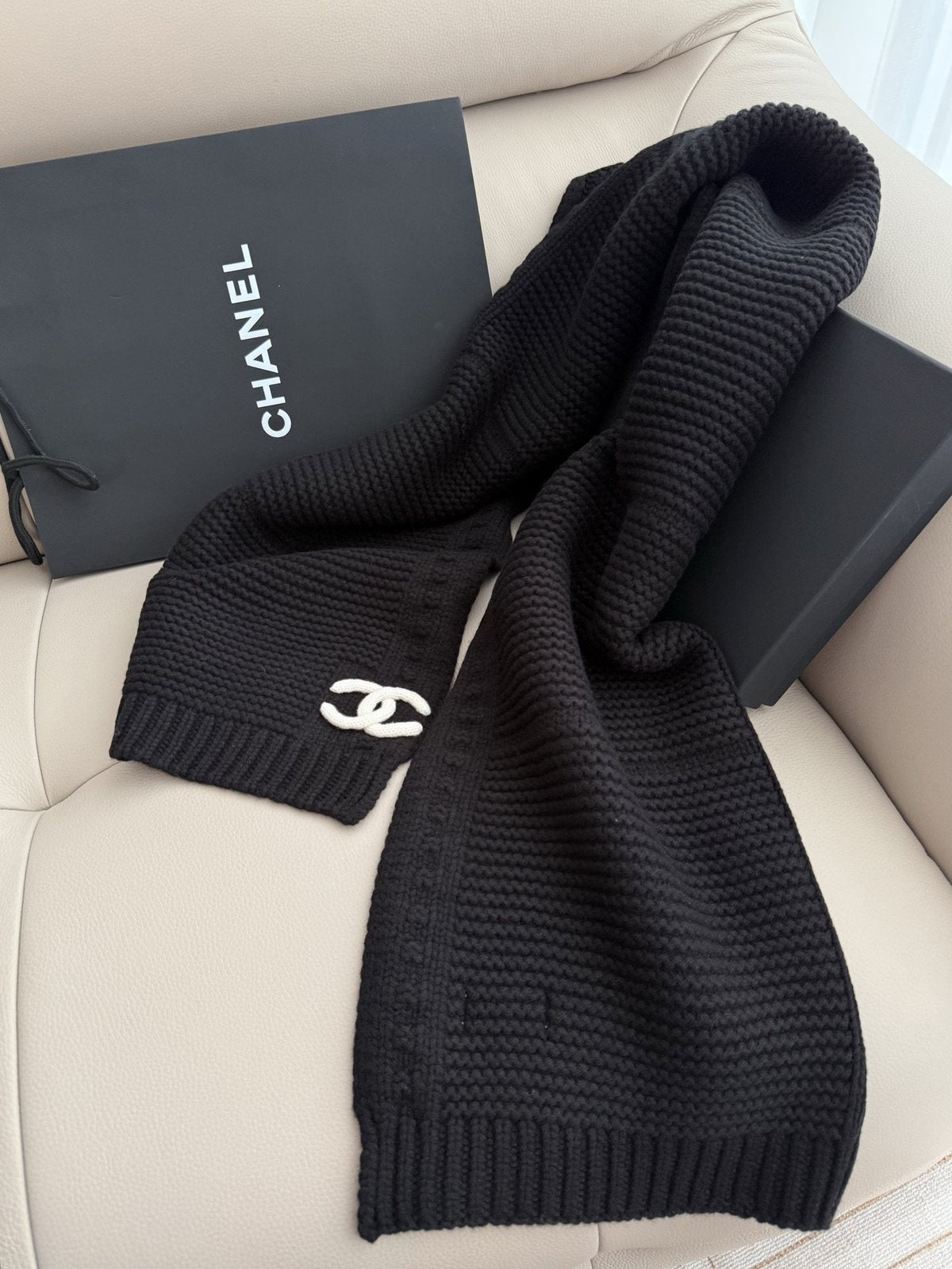 Chanel Black Ribbed Knit Scarf product image 1, provided for visual reference and product detail review