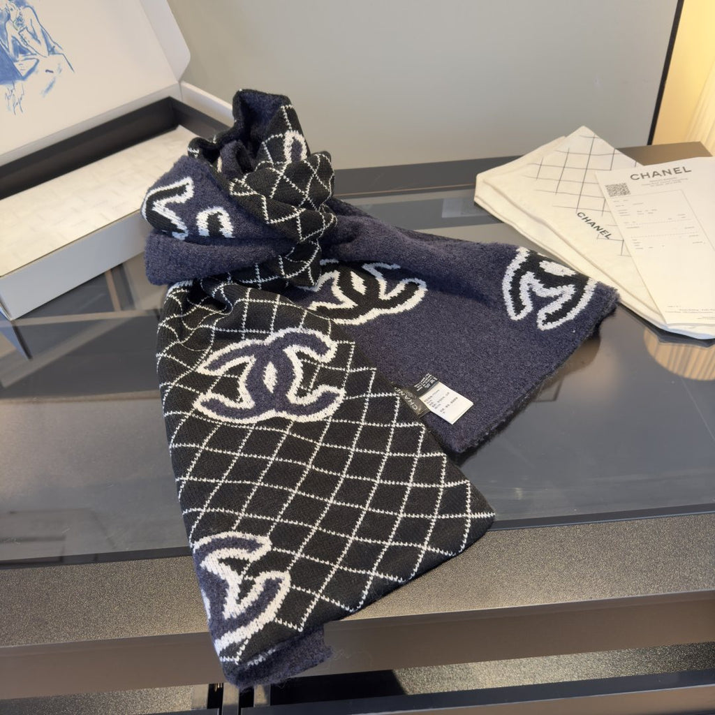 Chanel Graphic Motif Knit Scarf product image 4, provided for visual reference and product detail review