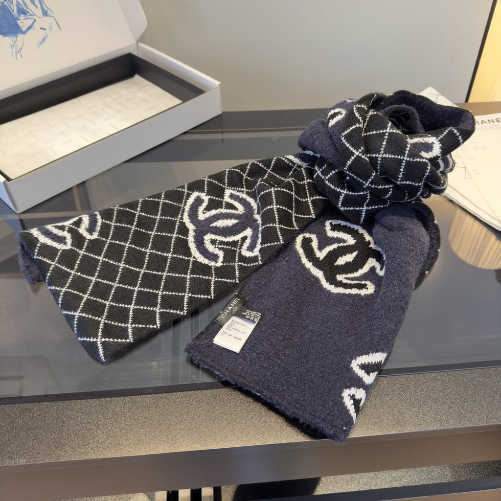 Chanel Graphic Motif Knit Scarf product image 5, provided for visual reference and product detail review