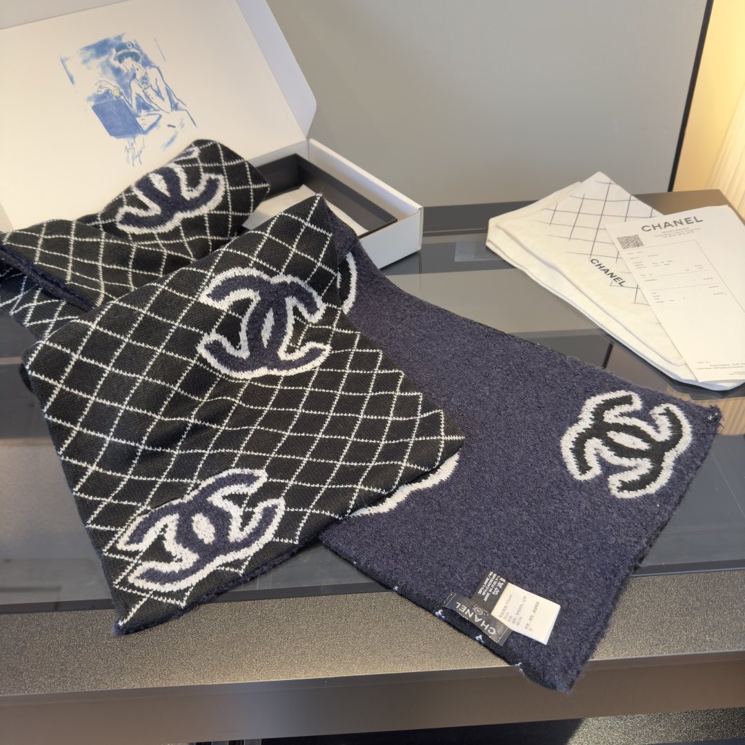 Chanel Graphic Motif Knit Scarf product image 3, provided for visual reference and product detail review