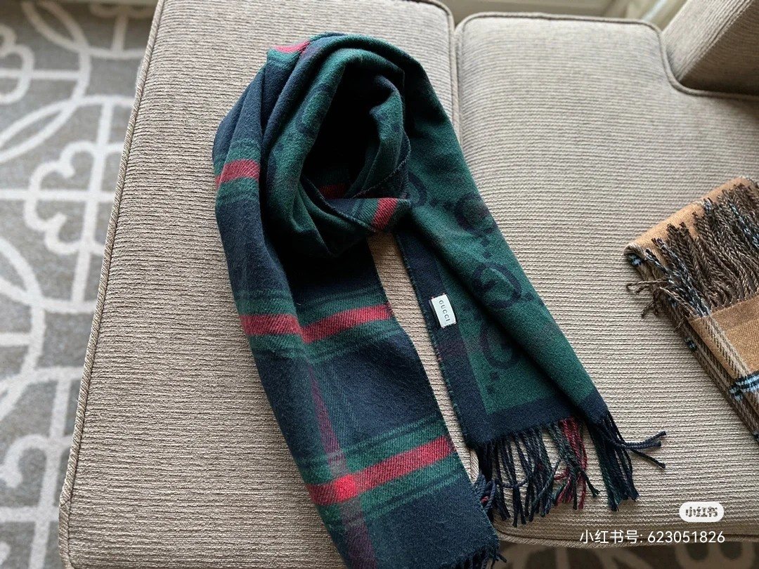 Gucci Green Plaid Wool Scarf product image 1, provided for visual reference and product detail review