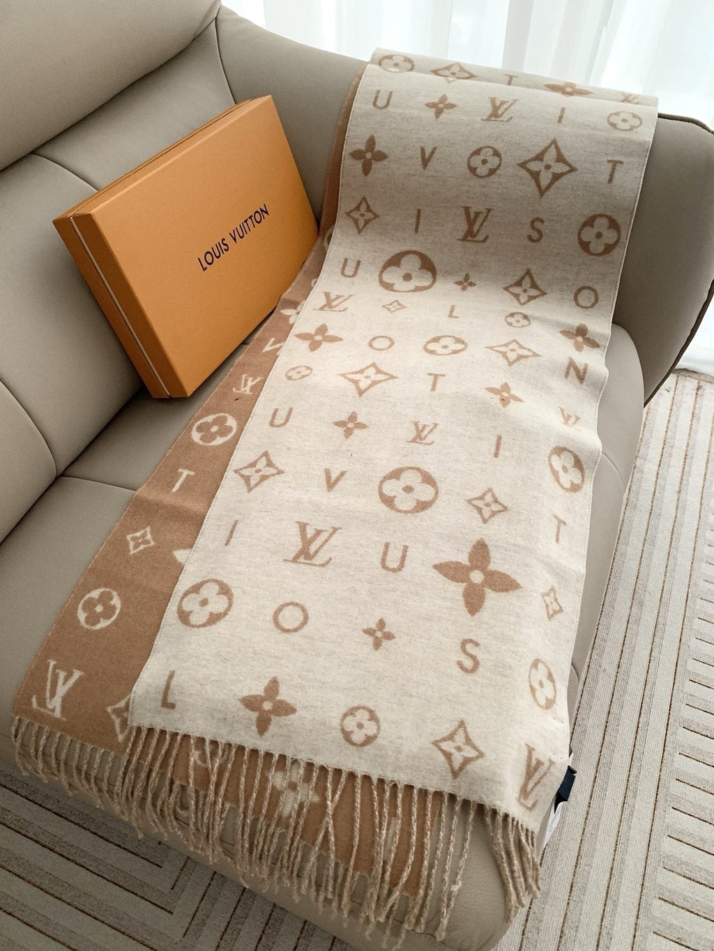 Louis Vuitton Reykjavik 2.0 Monogram Scarf product image 4, provided for visual reference and product detail review
