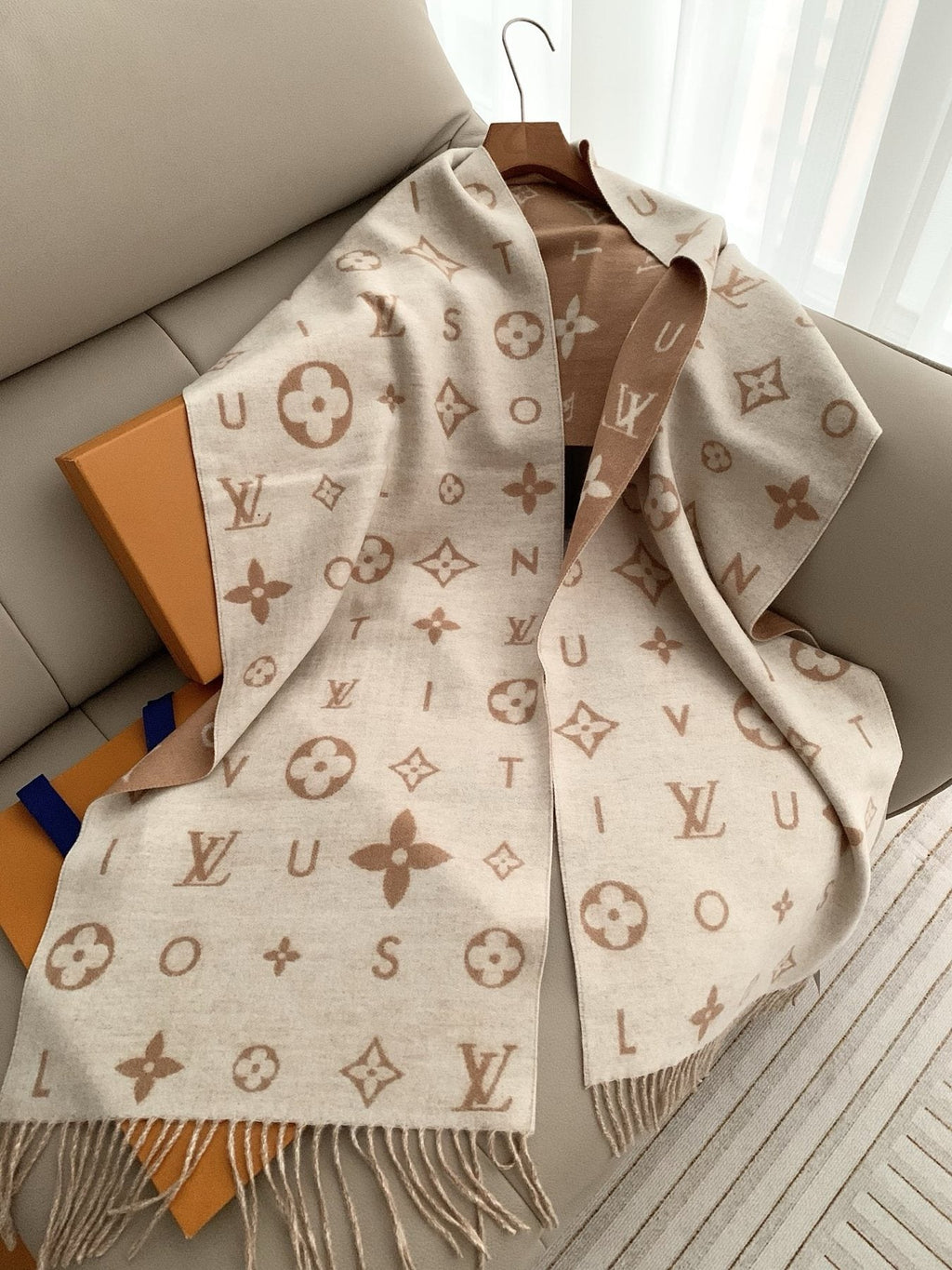 Louis Vuitton Reykjavik 2.0 Monogram Scarf product image 2, provided for visual reference and product detail review