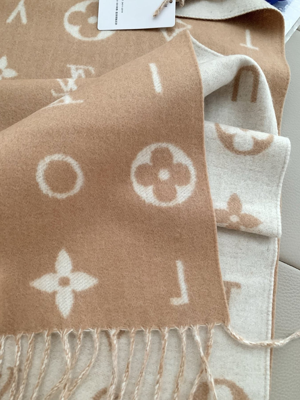 Louis Vuitton Reykjavik 2.0 Monogram Scarf product image 5, provided for visual reference and product detail review