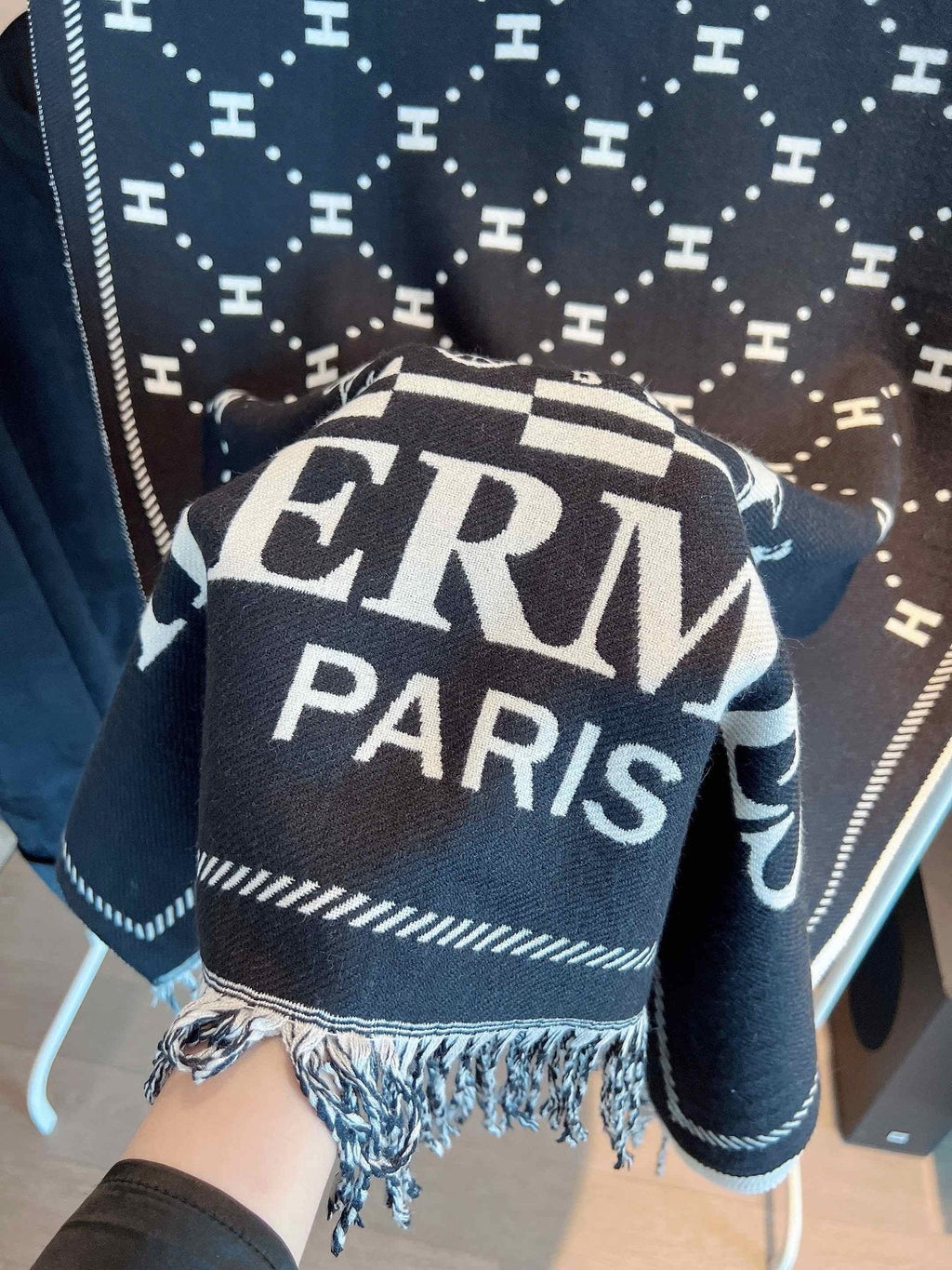 Hermès Fringed Logo-Motif Scarf product image 6, provided for visual reference and product detail review