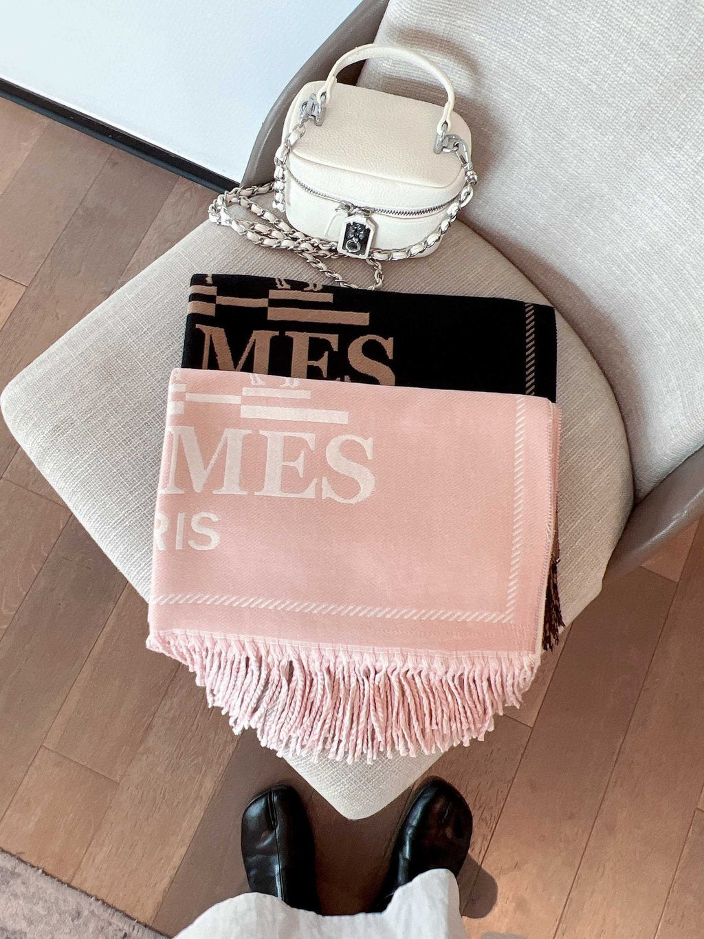 Hermès Fringed Logo-Motif Scarf product image 4, provided for visual reference and product detail review