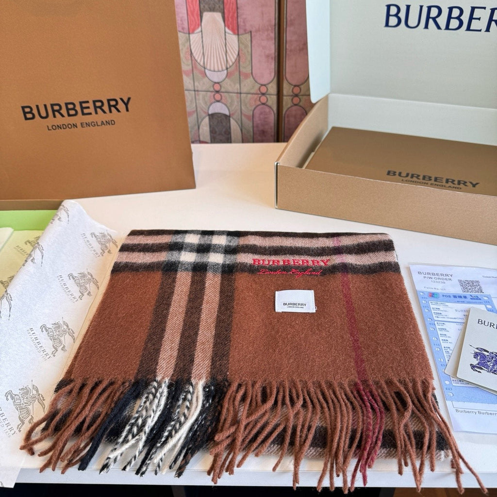 Burberry Embroidered Wordmark Plaid Scarf - 30 x 180 cm product image 4, provided for visual reference and product detail