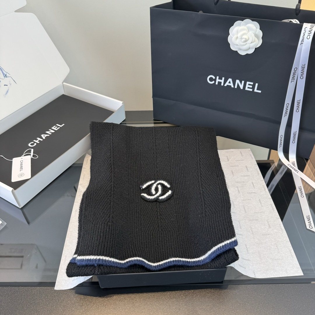 Chanel Logo Trim Knitted Scarf product image 8, provided for visual reference and product detail review