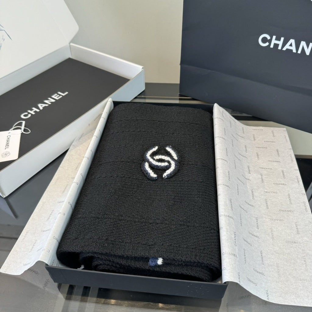 Chanel Logo Trim Knitted Scarf product image 9, provided for visual reference and product detail review