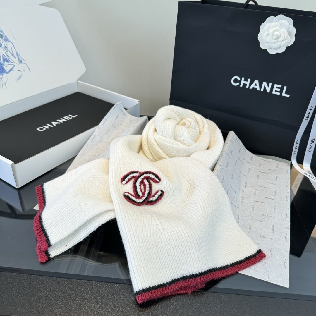 Chanel Logo Trim Knitted Scarf product image 5, provided for visual reference and product detail review