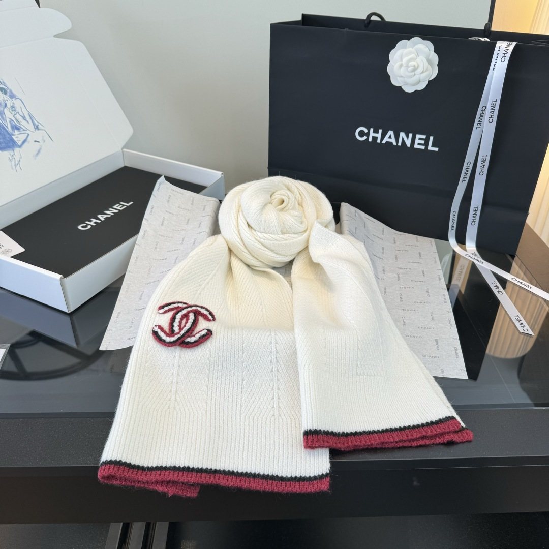 Chanel Logo Trim Knitted Scarf product image 3, provided for visual reference and product detail review