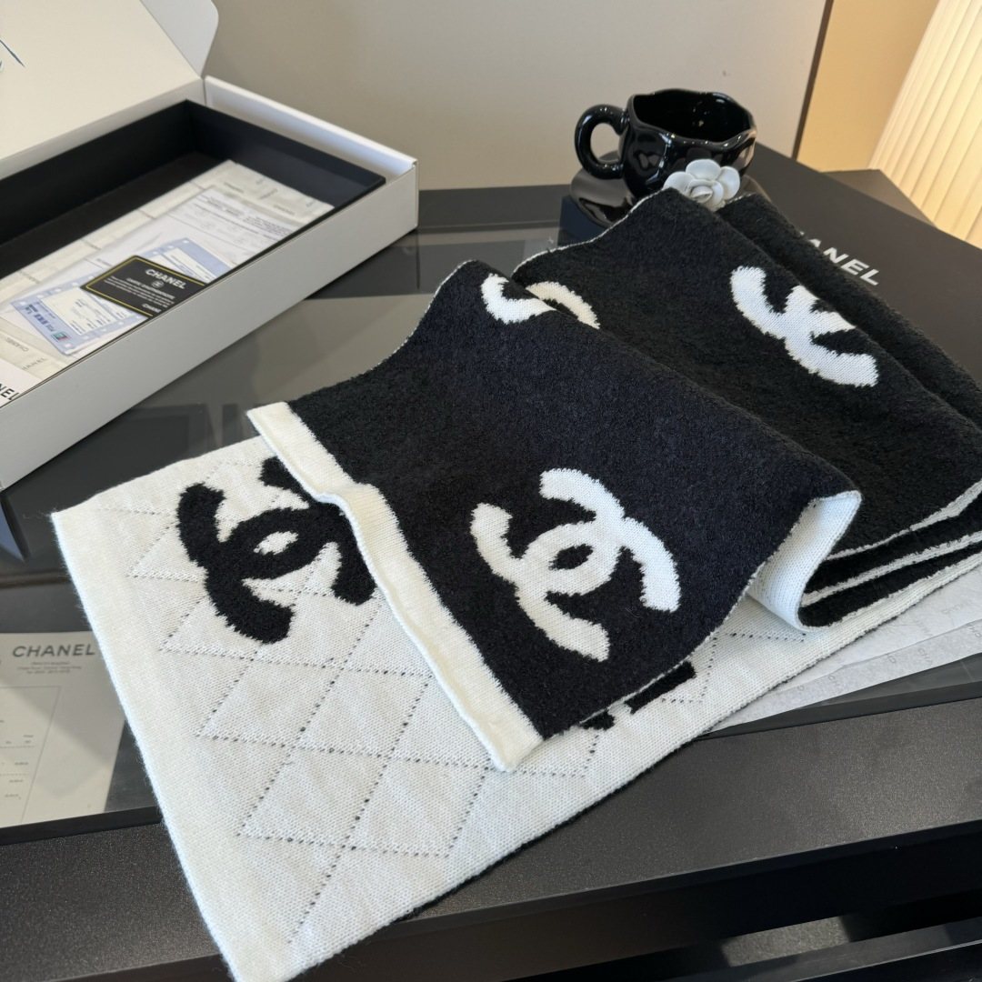 Chanel Logo Motif Knit Scarf product image 10, provided for visual reference and product detail review