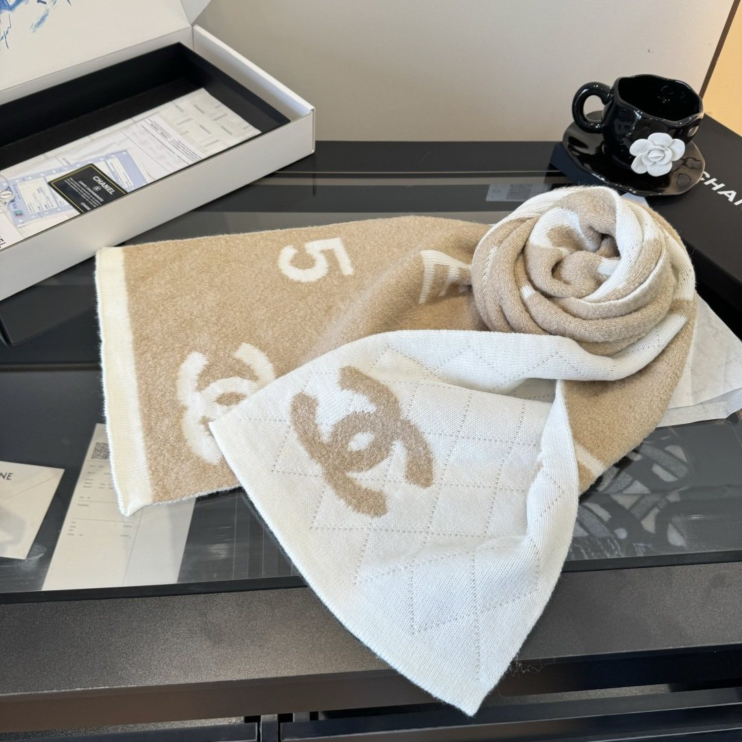 Chanel Logo Motif Knit Scarf product image 7, provided for visual reference and product detail review