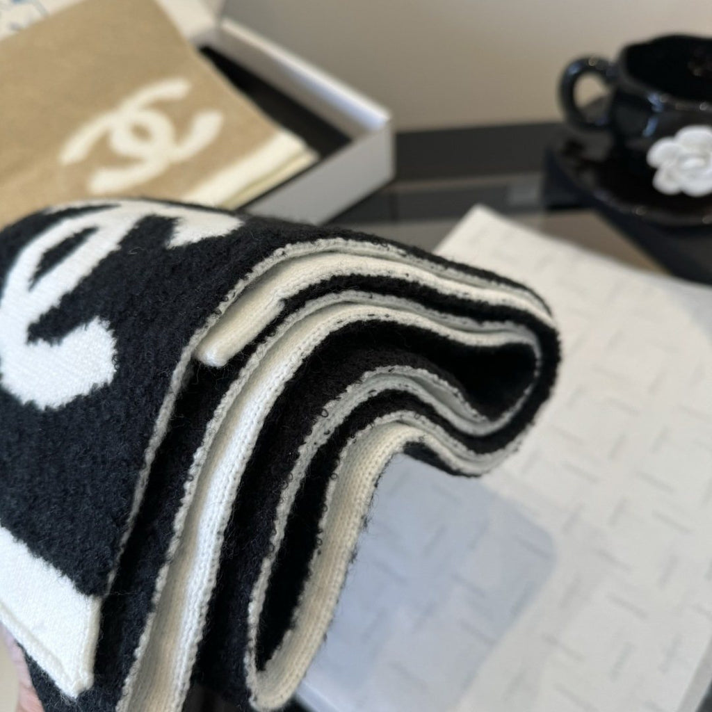 Chanel Logo Motif Knit Scarf product image 16, provided for visual reference and product detail review