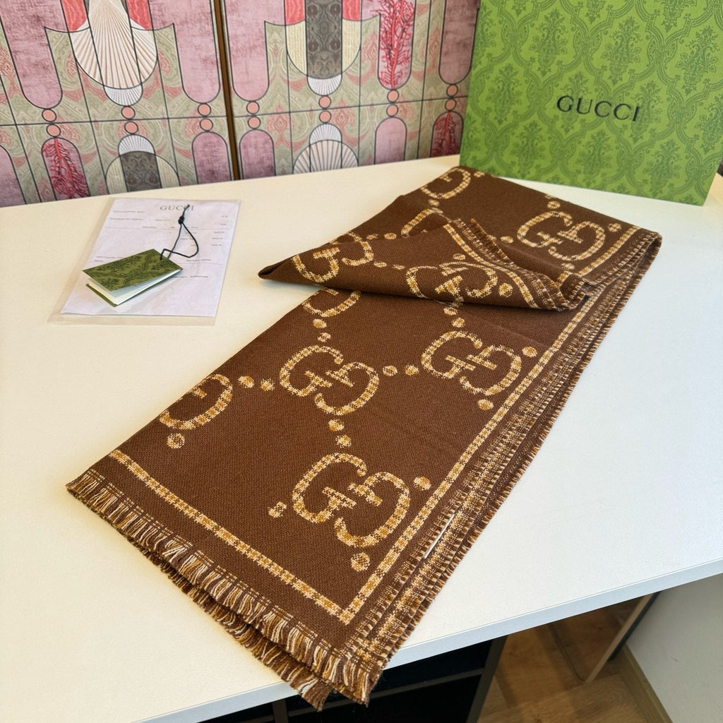 Gucci Wool Interlocking Motif Scarf - 180 x 47 cm product image 4, provided for visual reference and product detail review