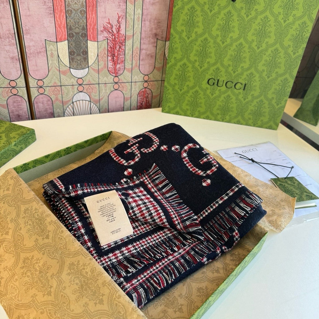 Gucci Wool Interlocking Motif Scarf - 180 x 47 cm product image 8, provided for visual reference and product detail review