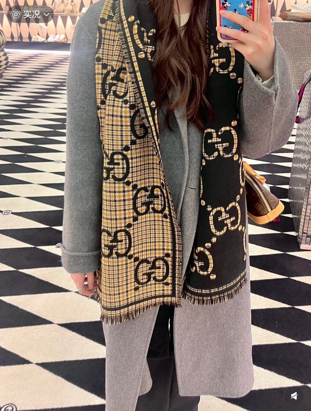 Gucci Wool Interlocking Motif Scarf - 180 x 47 cm product image 2, provided for visual reference and product detail review