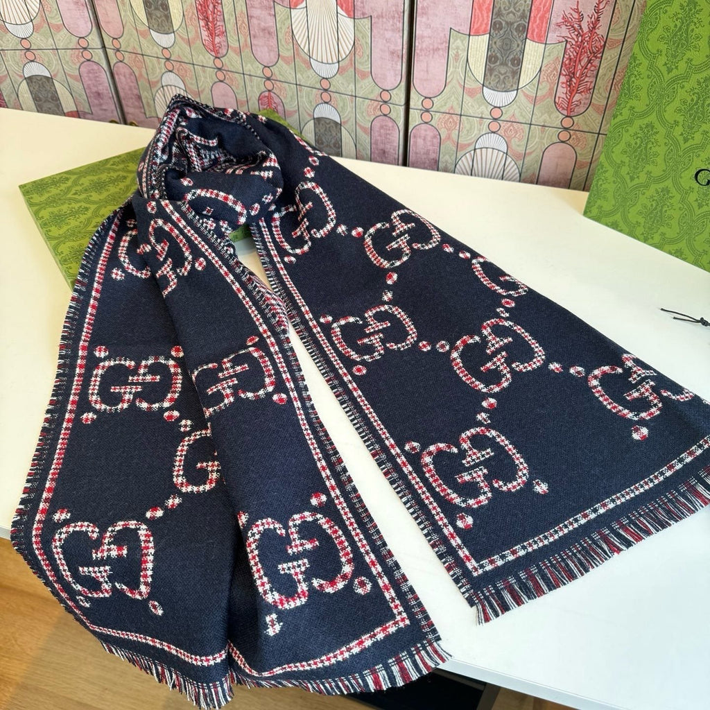Gucci Wool Interlocking Motif Scarf - 180 x 47 cm product image 5, provided for visual reference and product detail review
