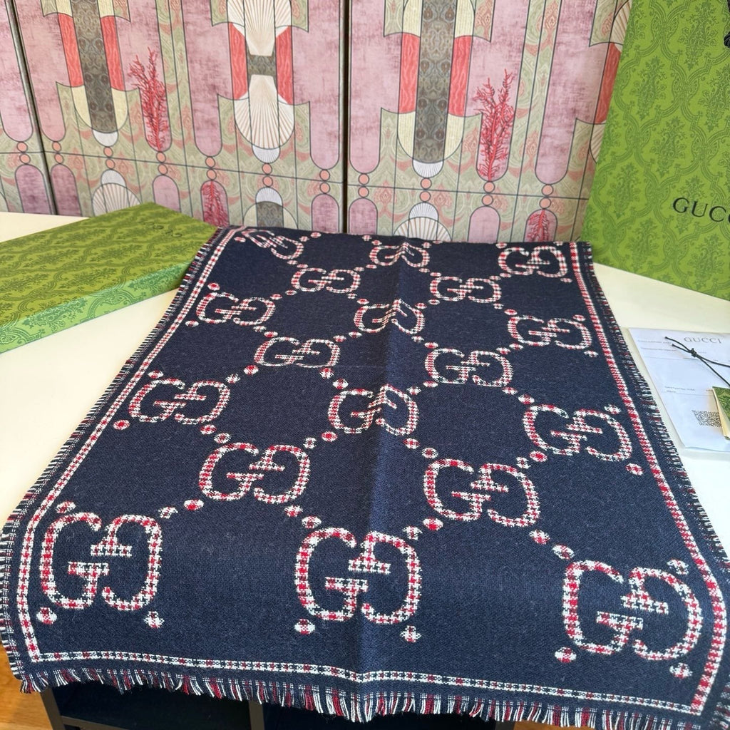 Gucci Wool Interlocking Motif Scarf - 180 x 47 cm product image 6, provided for visual reference and product detail review