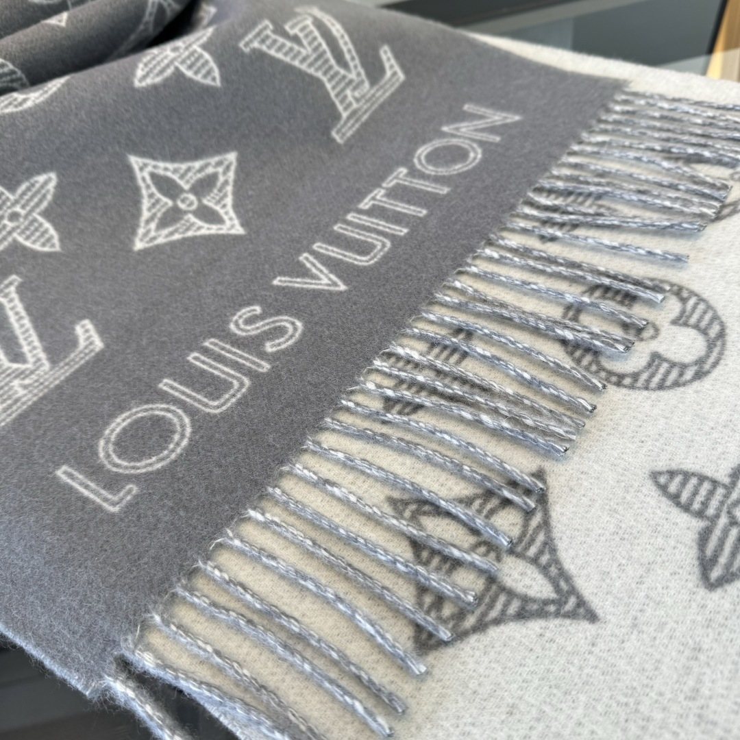 Louis Vuitton Reversible Monogram Knit Scarf product image 13, provided for visual reference and product detail review