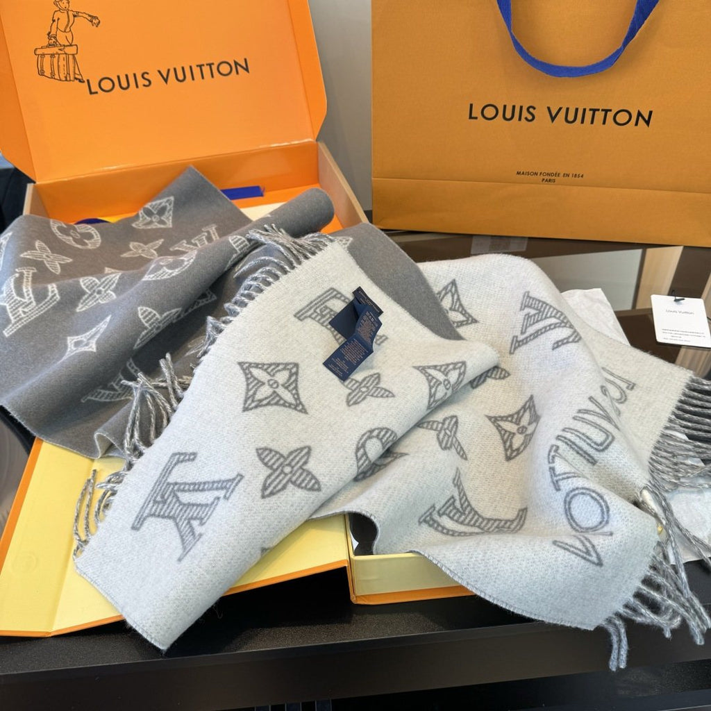 Louis Vuitton Reversible Monogram Knit Scarf product image 11, provided for visual reference and product detail review
